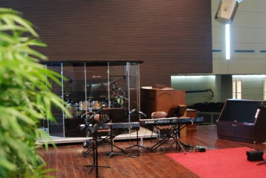 지구촌교회 분당성전 드럼부스 설치